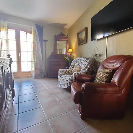 Relais De Laval Pensión 3*